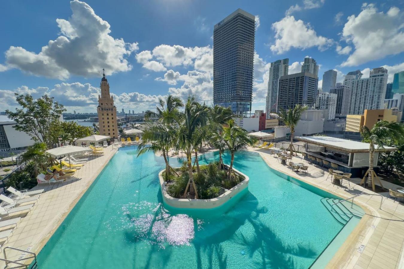 3002 Downtown In Front Of Kaseya Center With Gym And Pool