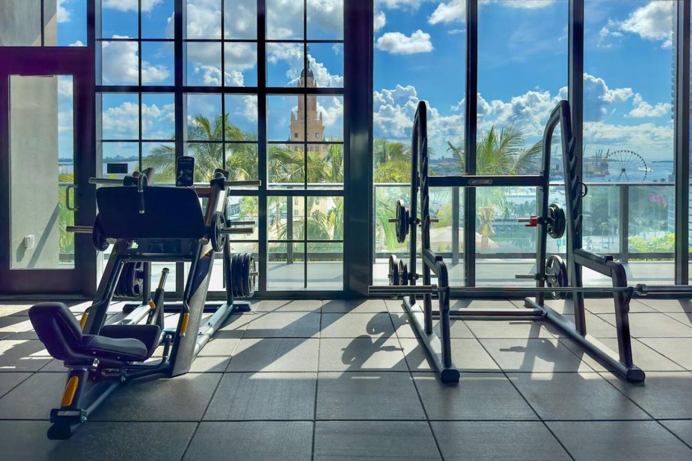 3002 Downtown In Front Of Kaseya Center With Gym And Pool Ferienhaus