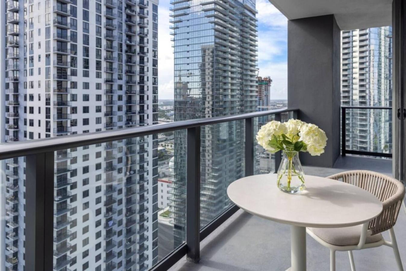 3002 Downtown In Front Of Kaseya Center With Gym And Pool Ferienhaus